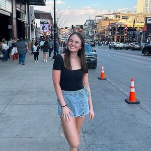 Meet your Posher, Claire